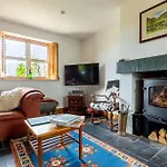 High Trees Byre - Two Bed With Log Burner & Incredible Views Semesterbostad *