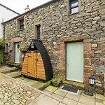 High Trees Byre - Two Bed With Log Burner & Incredible Views *