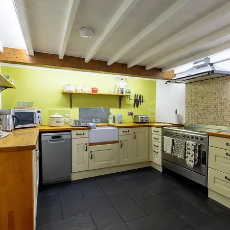 High Trees Byre - Two Bed With Log Burner & Incredible Views Workington