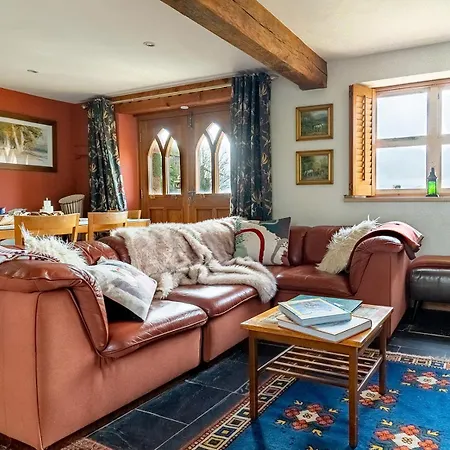 High Trees Byre - Two Bed With Log Burner & Incredible Views * Workington