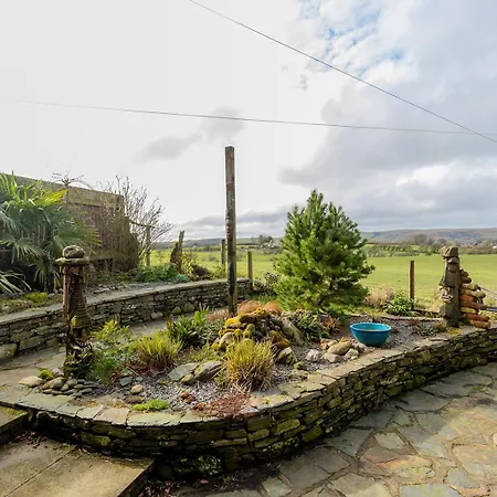 High Trees Byre - Two Bed With Log Burner & Incredible Views Holiday home