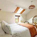 Feriehus High Trees Byre - Two Bed With Log Burner & Incredible Views